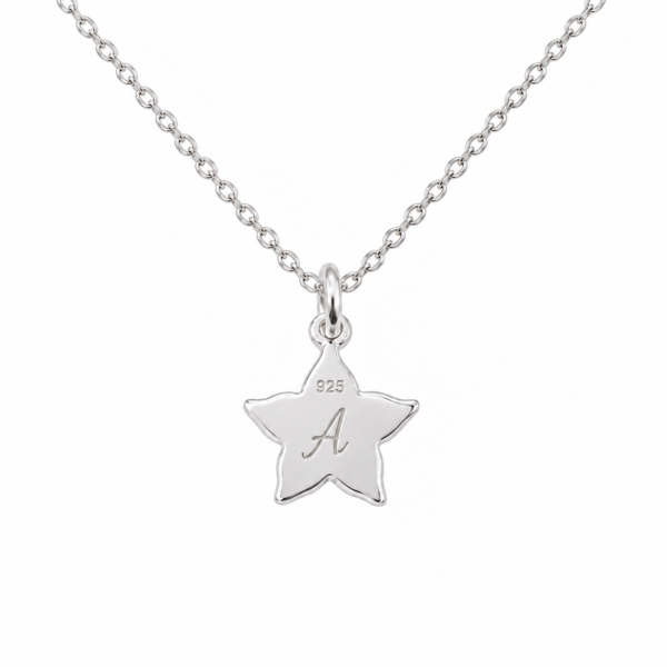 Reverso liso del colgante estrella de plata 925 con inicial A grabada