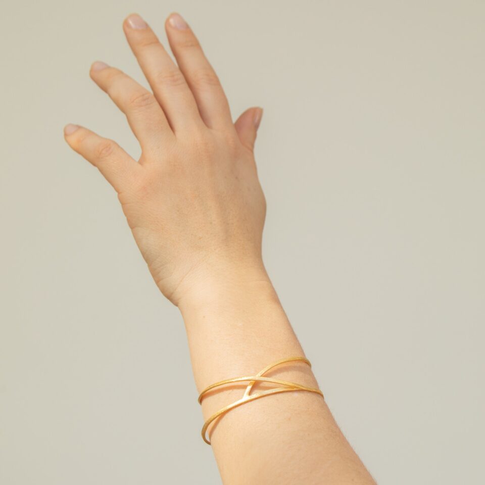 PULSERA DORADA EMBOLIC
