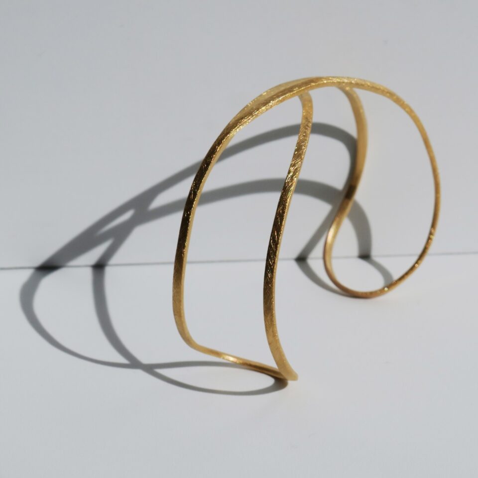 PULSERA DORADA EMBOLIC