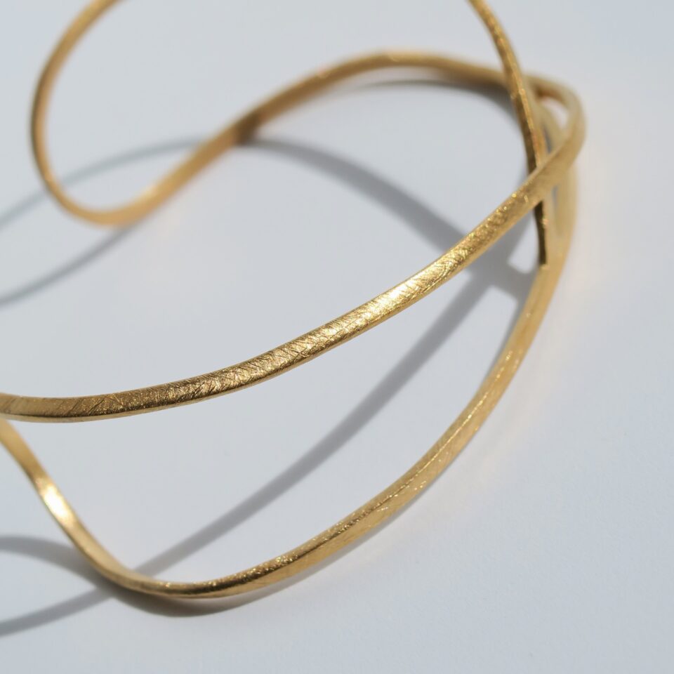 PULSERA DORADA EMBOLIC