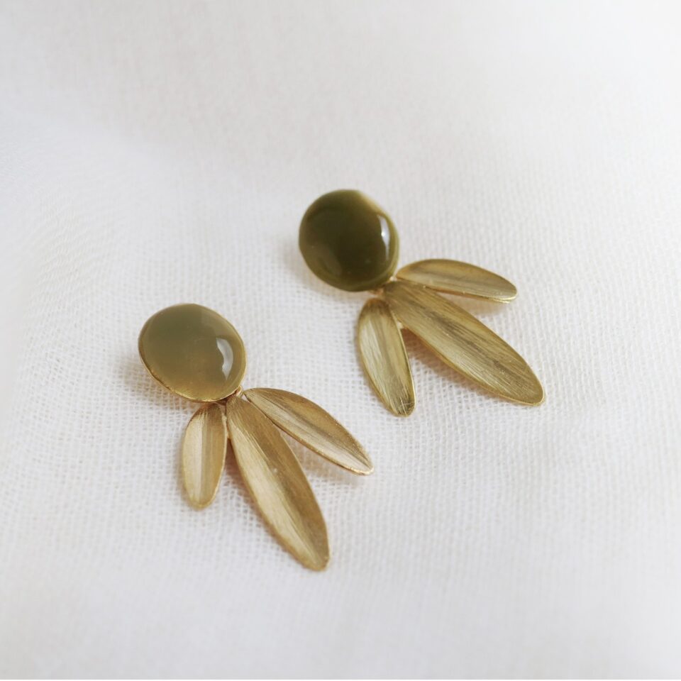 PENDIENTES DORADOS OLIVIA TRES HOJAS