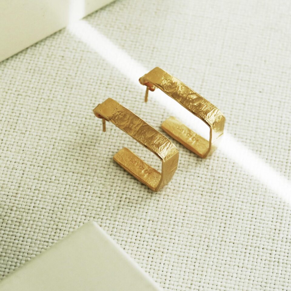 PENDIENTES DORADOS GRANDES LIGNIS ANCHOS