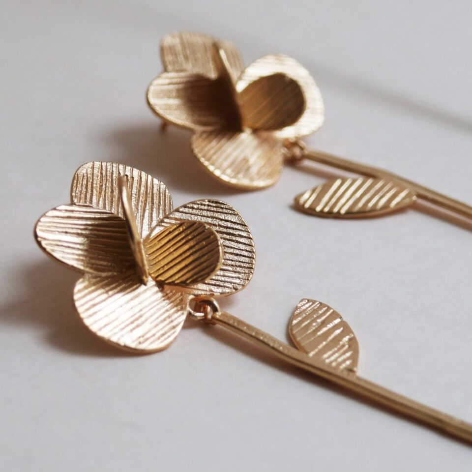 PENDIENTES DORADOS PAMPALONIA LARGOS