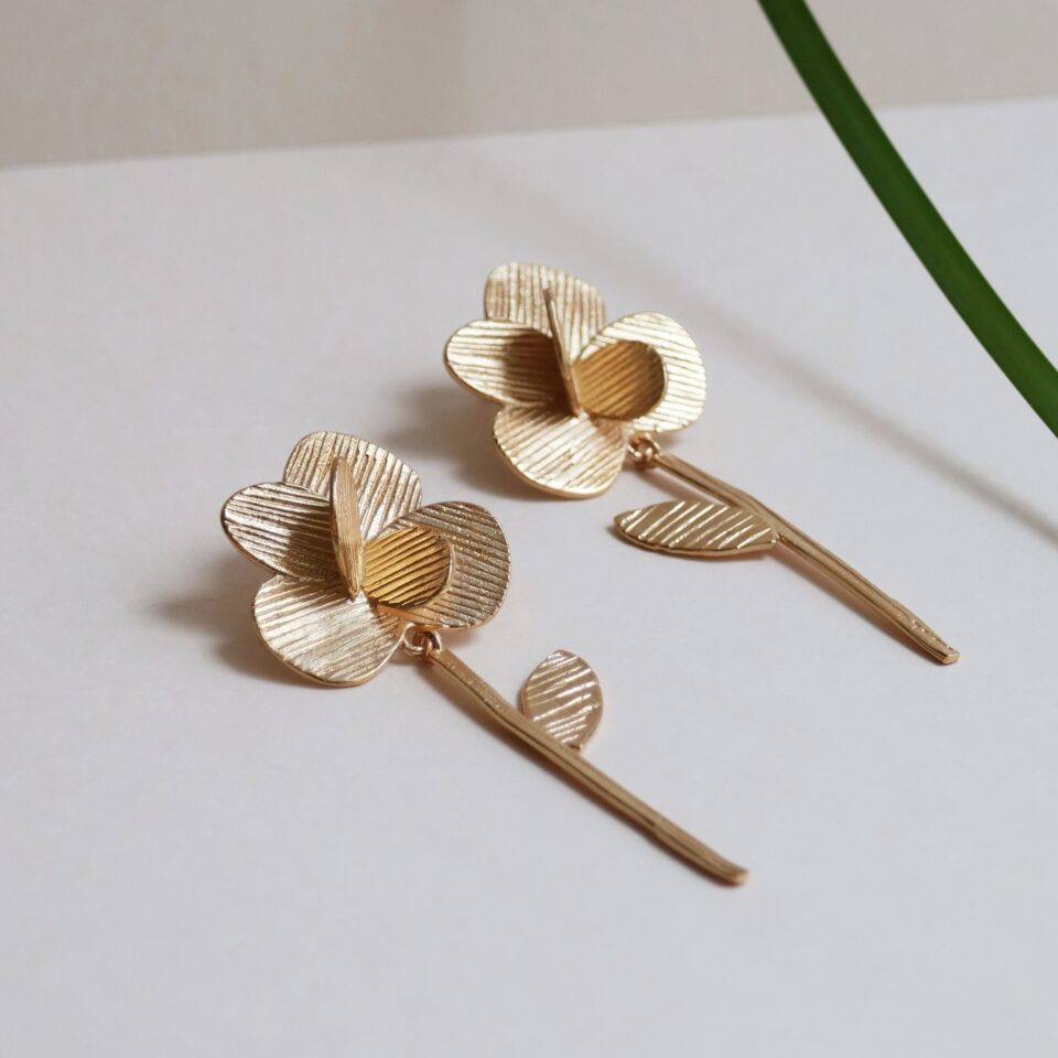 PENDIENTES DORADOS PAMPALONIA LARGOS