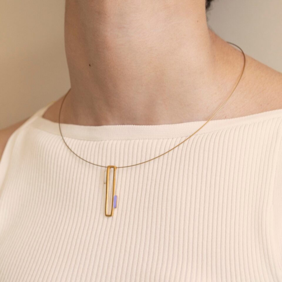 COLLAR DORADO CON COLGANTE TREMELIA