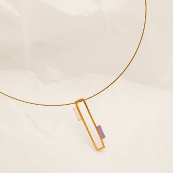COLLAR DORADO CON COLGANTE TREMELIA