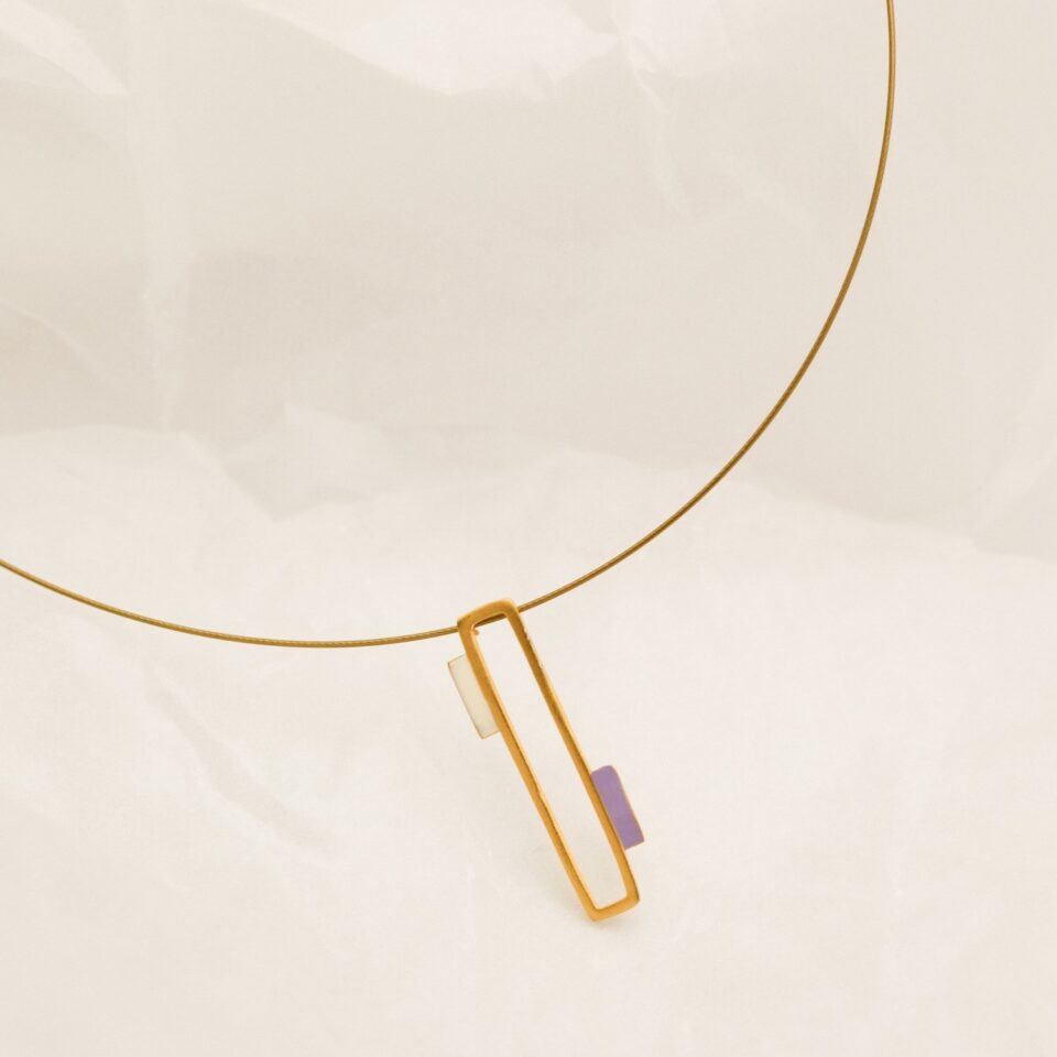 COLLAR DORADO CON COLGANTE TREMELIA
