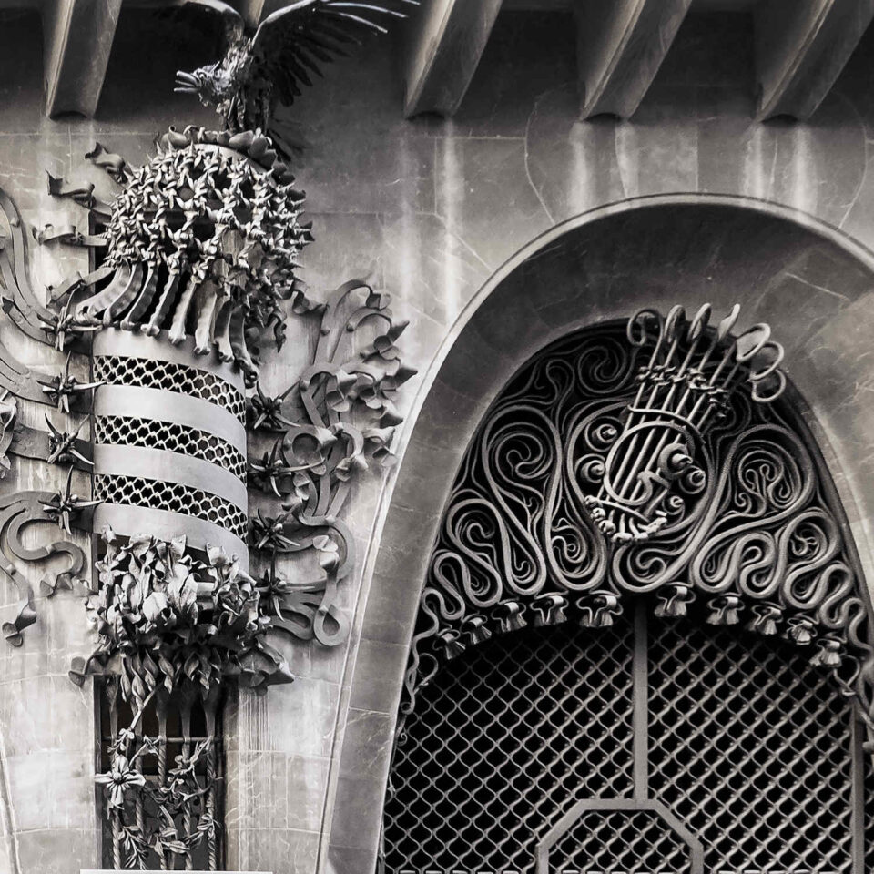 PENDIENTES DORADOS GAUDÍ JEWELRY PALAU GÜELL
