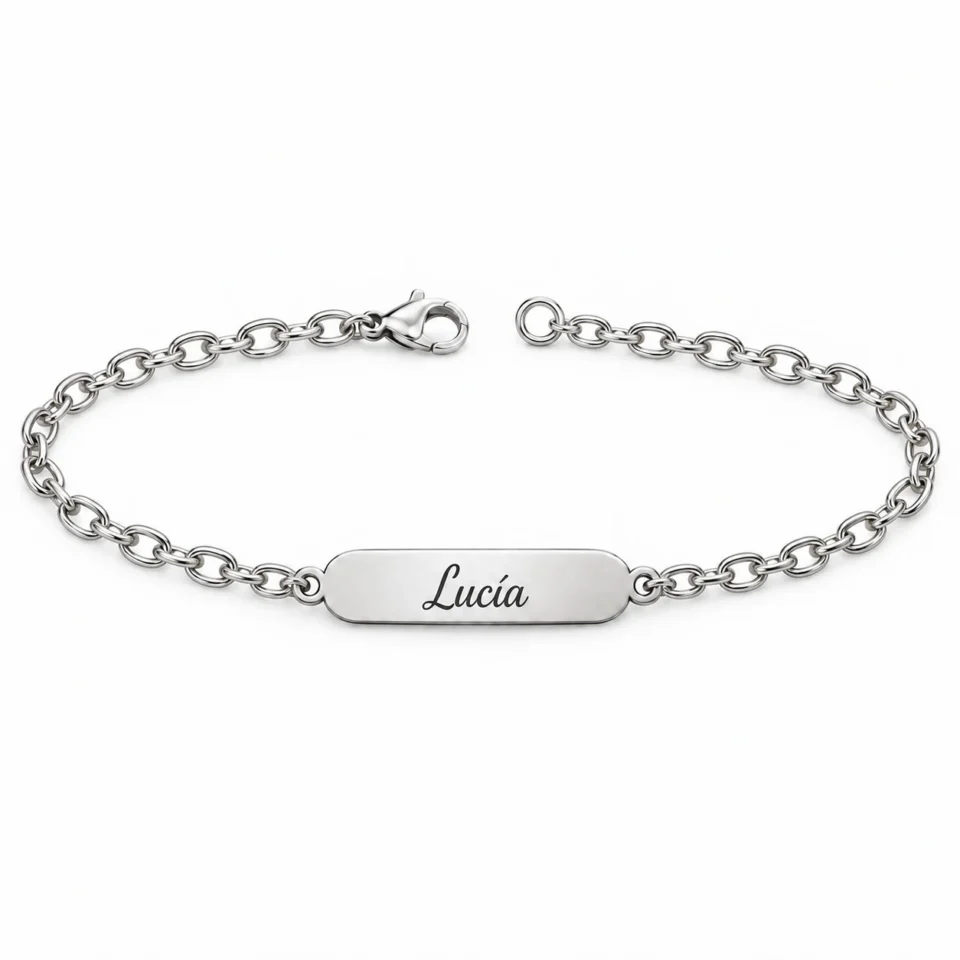 Pulsera placa personalizada de plata con cadena de eslabones ovalados, fotografía de catálogo