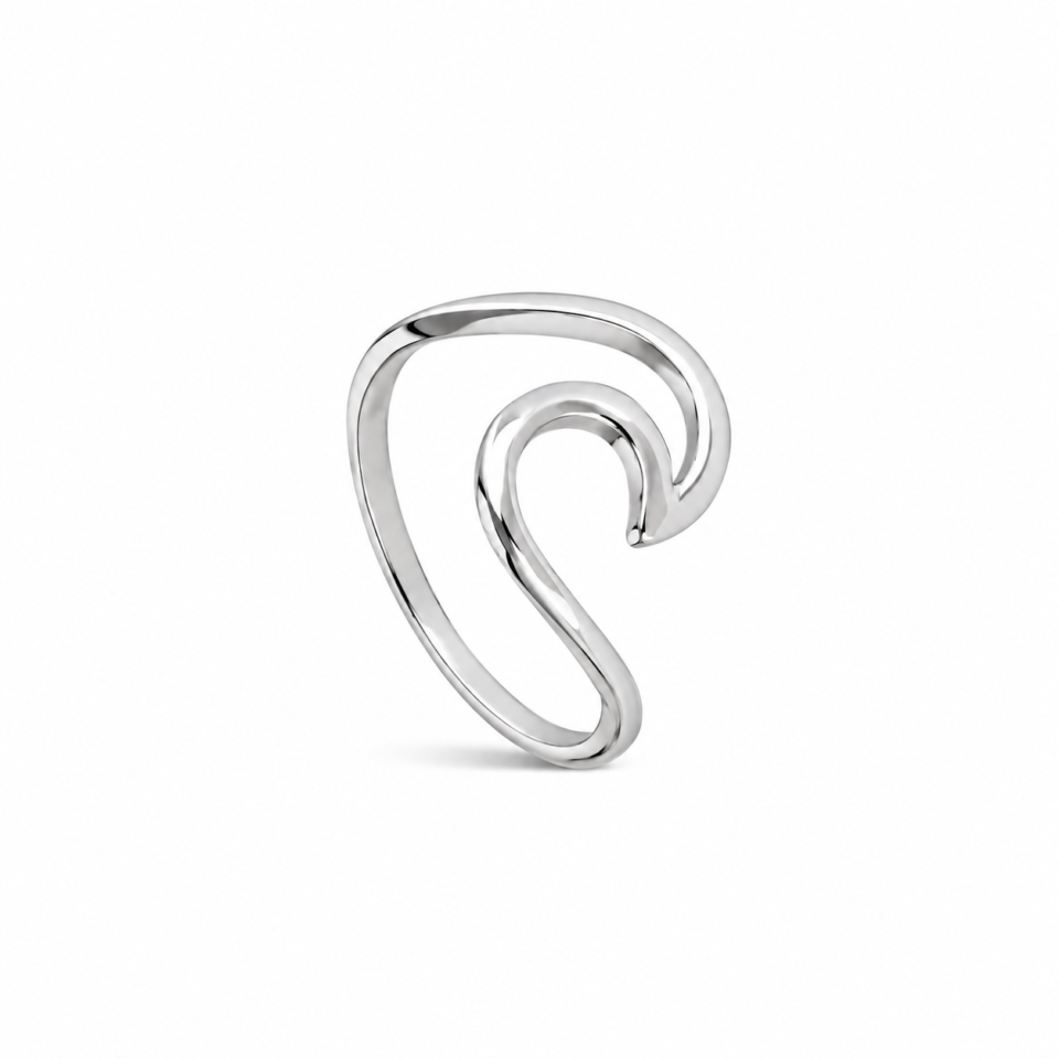 Anillo de plata de ley 925 con un motivo abierto en forma de ola, foto de catálogo