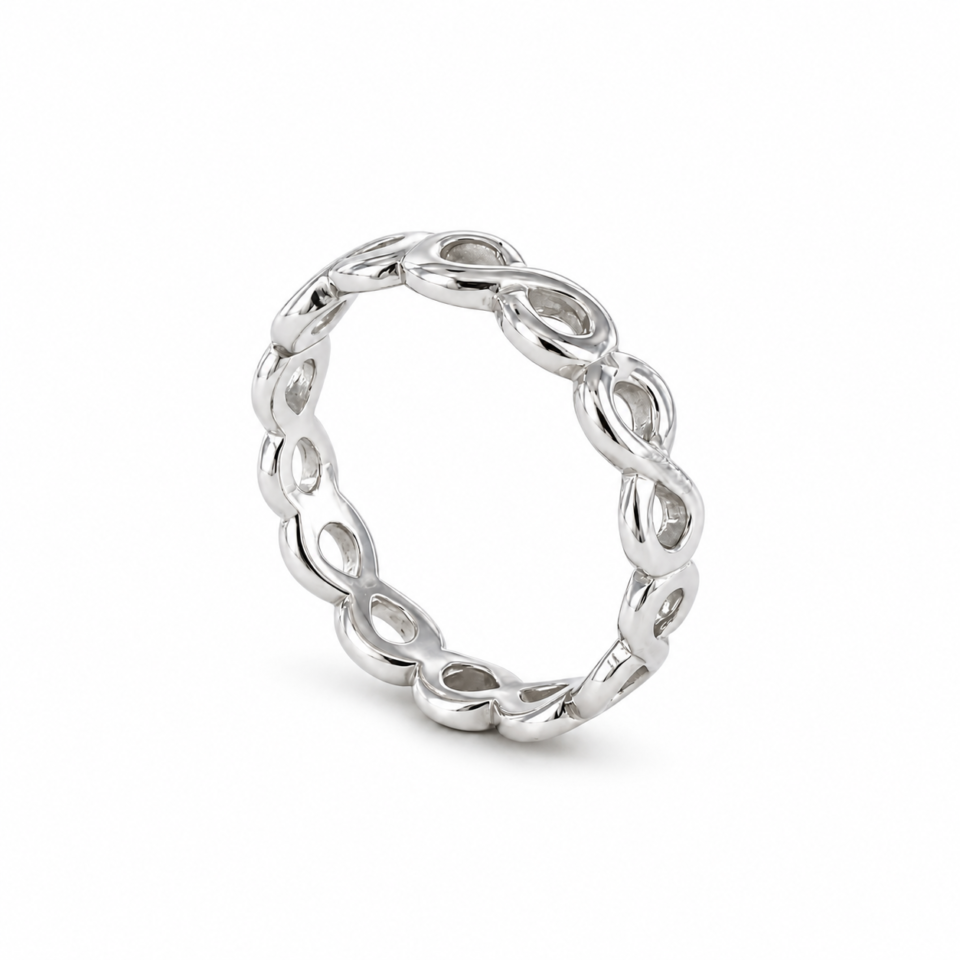 Anillo infinitos enlazados de plata de ley 925, fotografía de catálogo